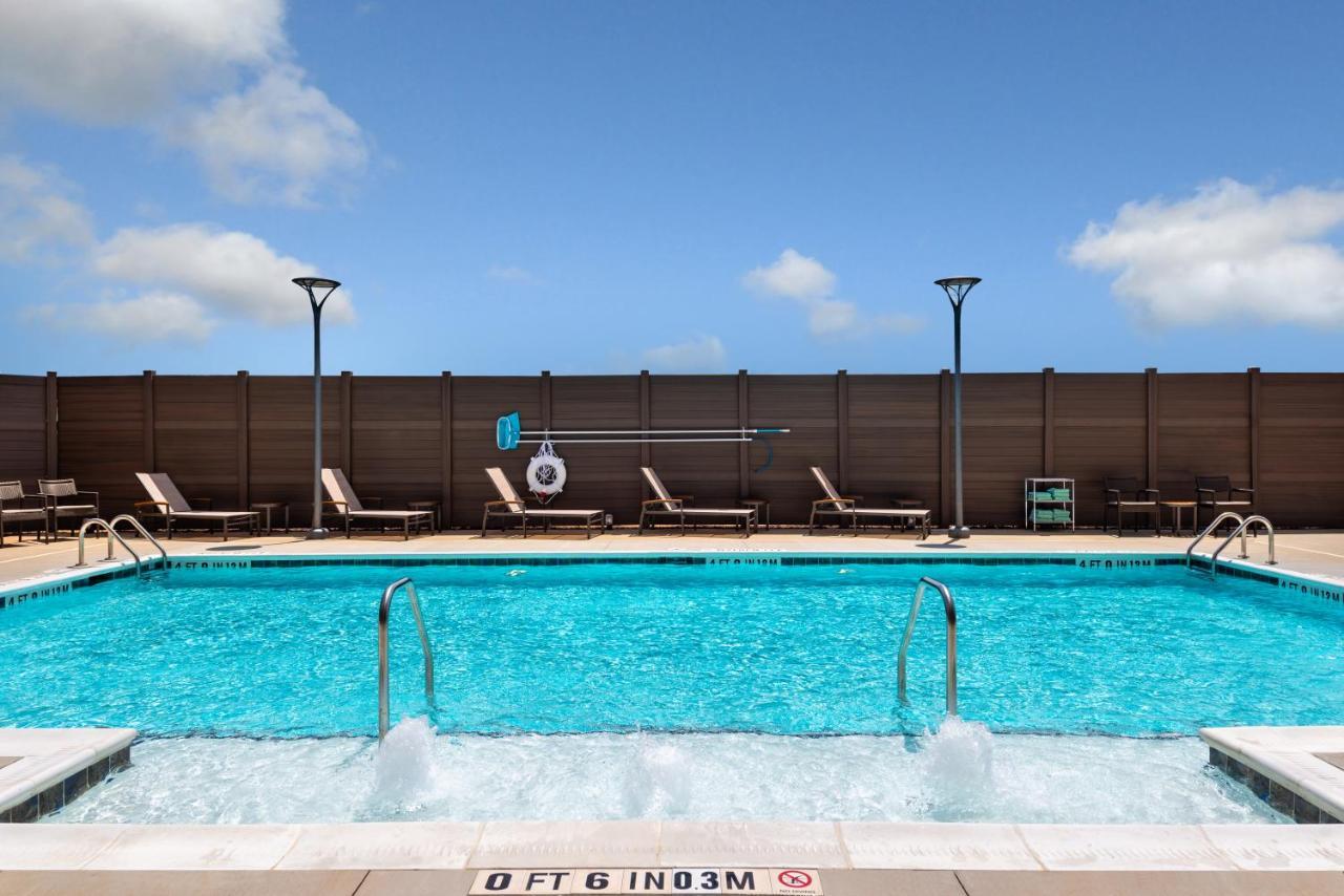 Courtyard By Marriott Charlotte Northlake Exteriör bild