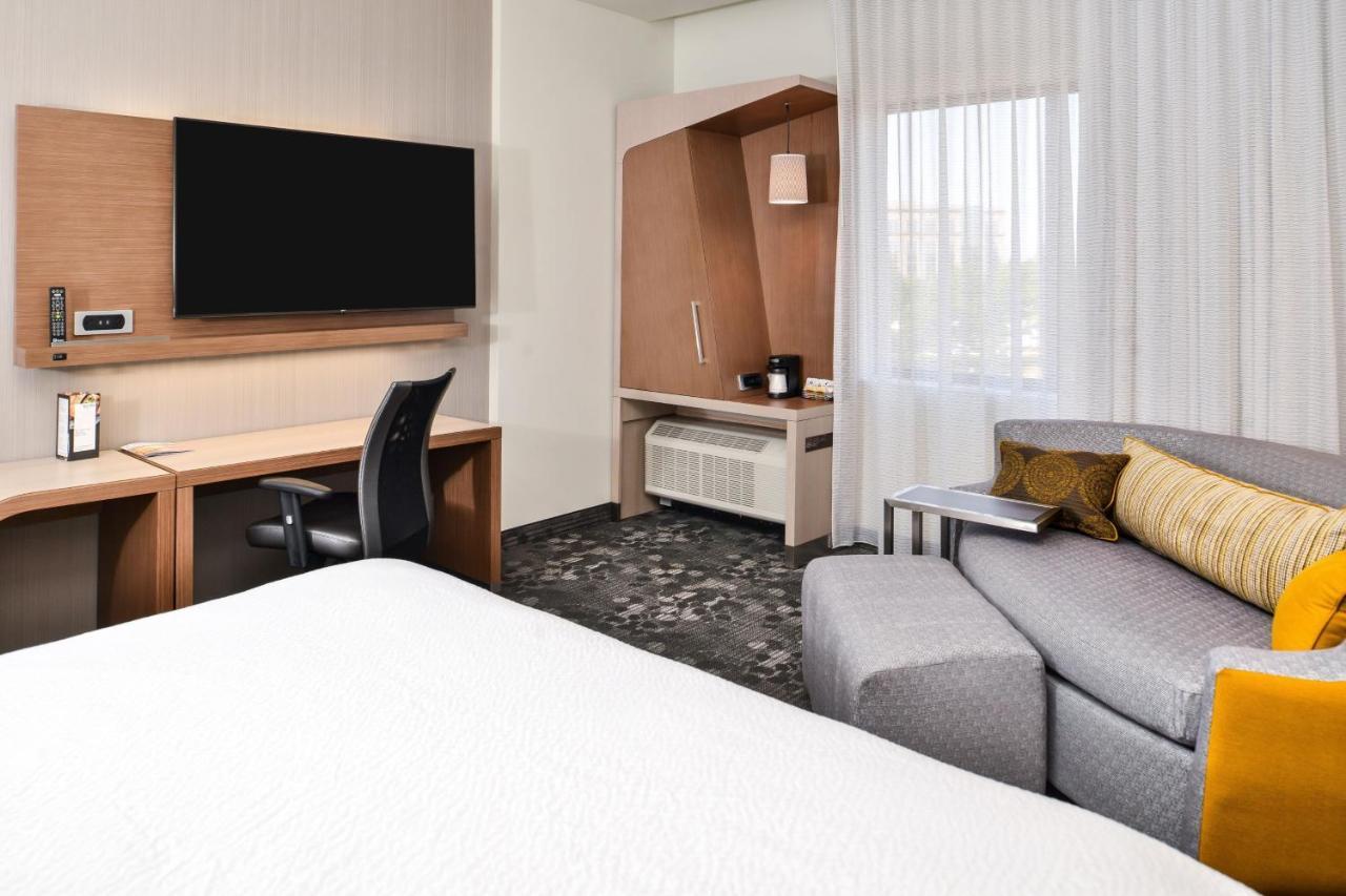 Courtyard By Marriott Charlotte Northlake Exteriör bild
