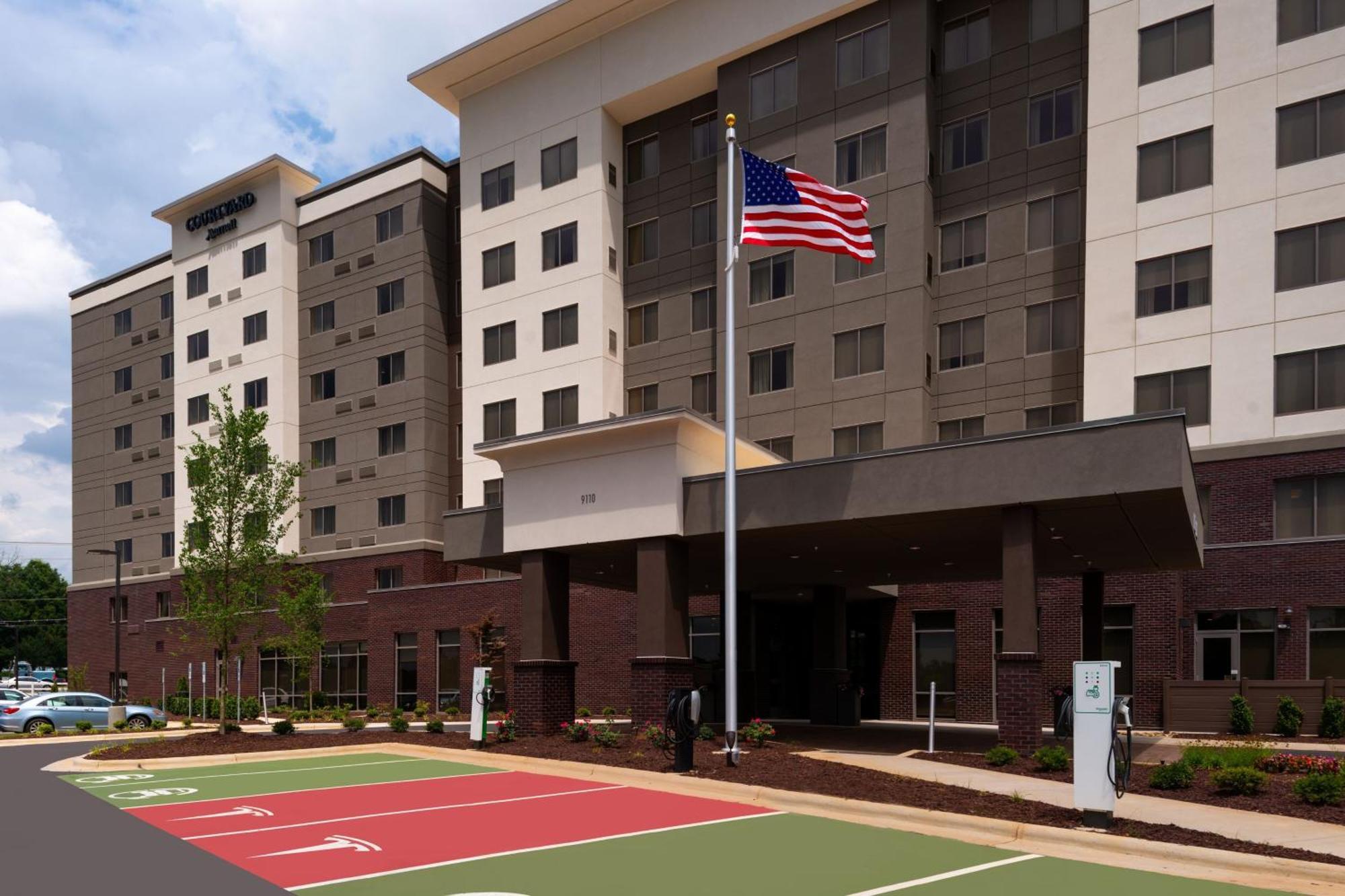 Courtyard By Marriott Charlotte Northlake Exteriör bild