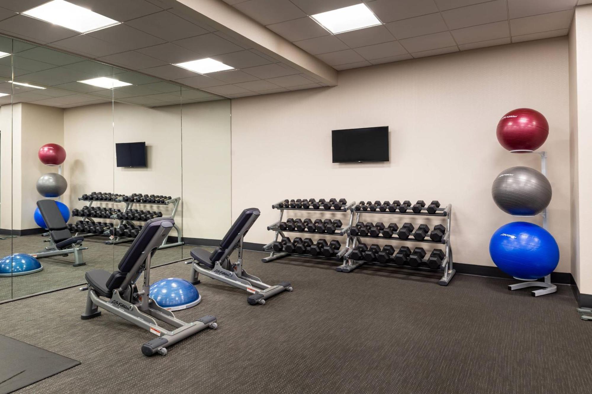Courtyard By Marriott Charlotte Northlake Exteriör bild