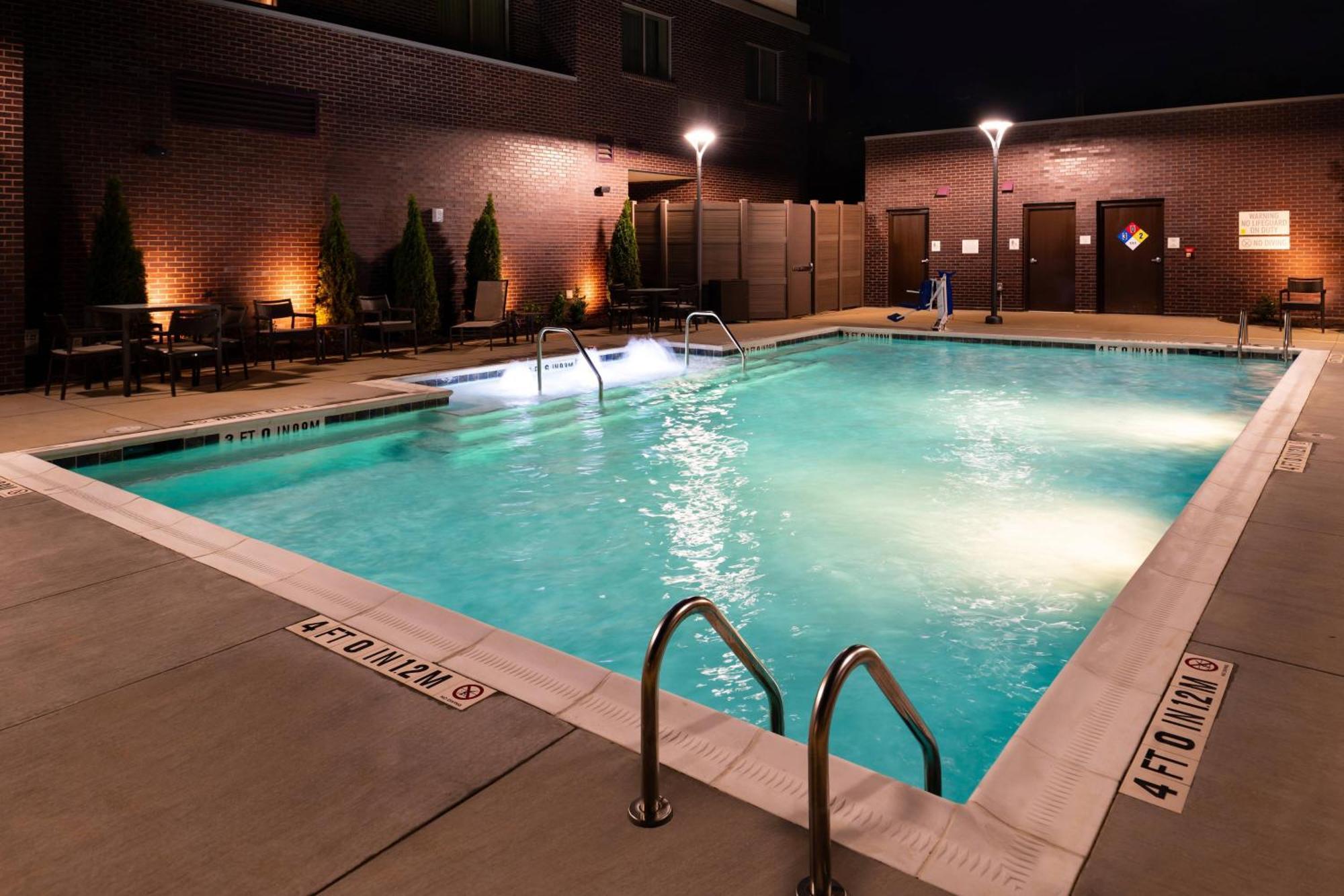 Courtyard By Marriott Charlotte Northlake Exteriör bild