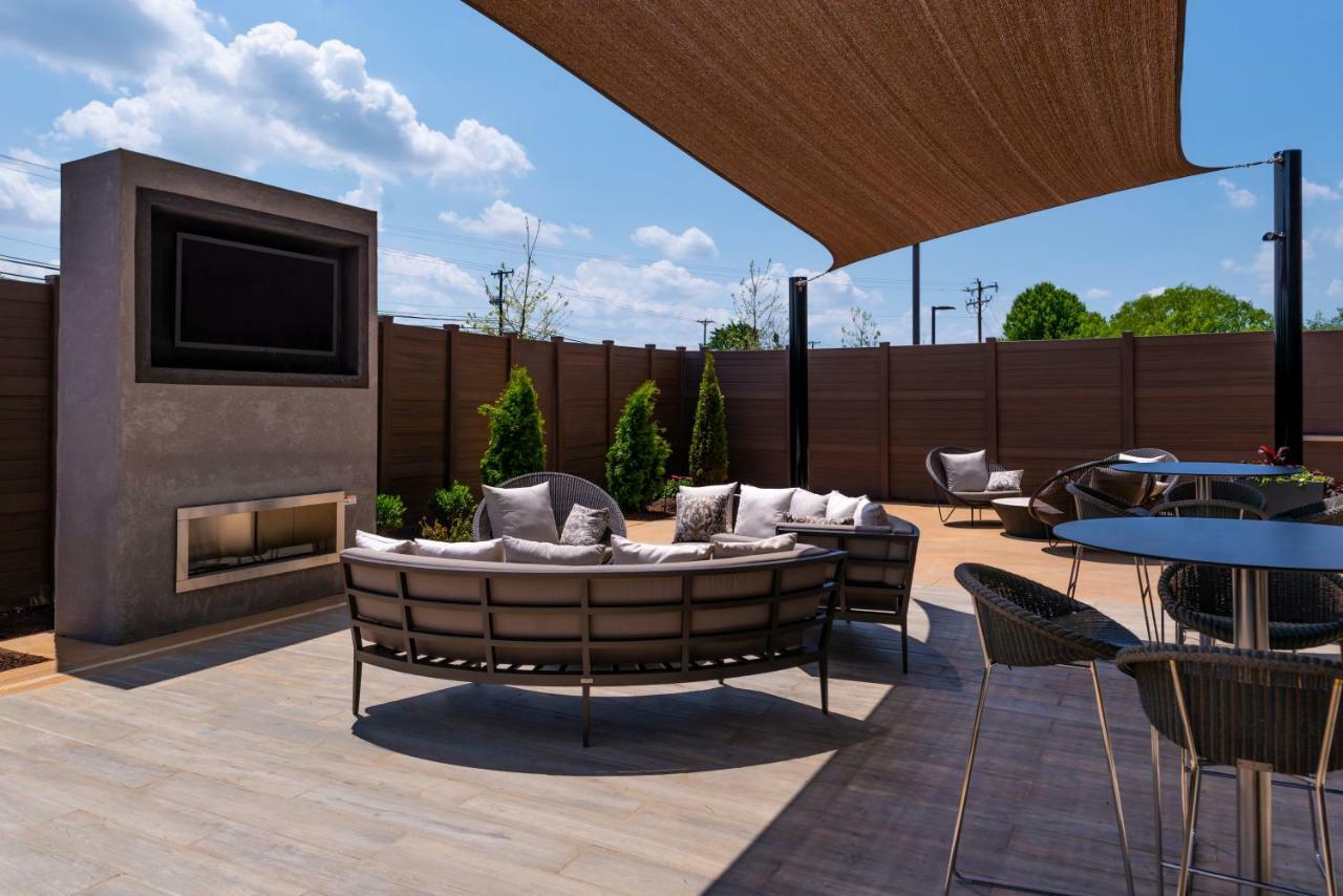 Courtyard By Marriott Charlotte Northlake Exteriör bild